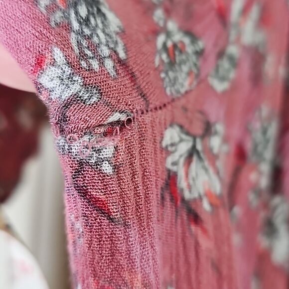 Romper Bundle Of 2 Florals Pink And Red Is Sheer But Fully Lined Size LARGE - Picture 13 of 13